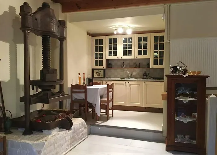 Old Olive House Willa